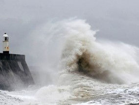 英国发布了80个雨雪警报，风暴伯特引发洪水警报