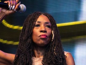 希瑟·斯莫尔(Heather Small)在格拉斯顿伯里(Glastonbury)为自己辩护时，透露了她认为自己的事业毁了的那一刻